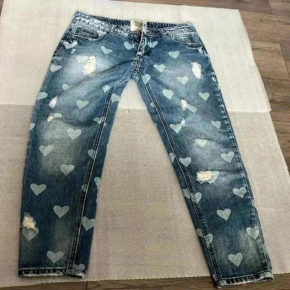 Wiya Heart pattern Distressed Ankle or Cropped Low- Mid Rise Jeans